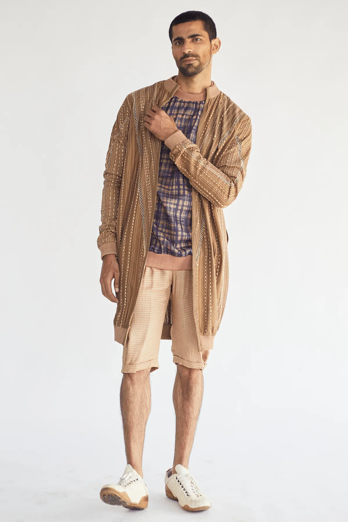 Jacket with sketchy Prints Pullover Tunics and Checked Shorts