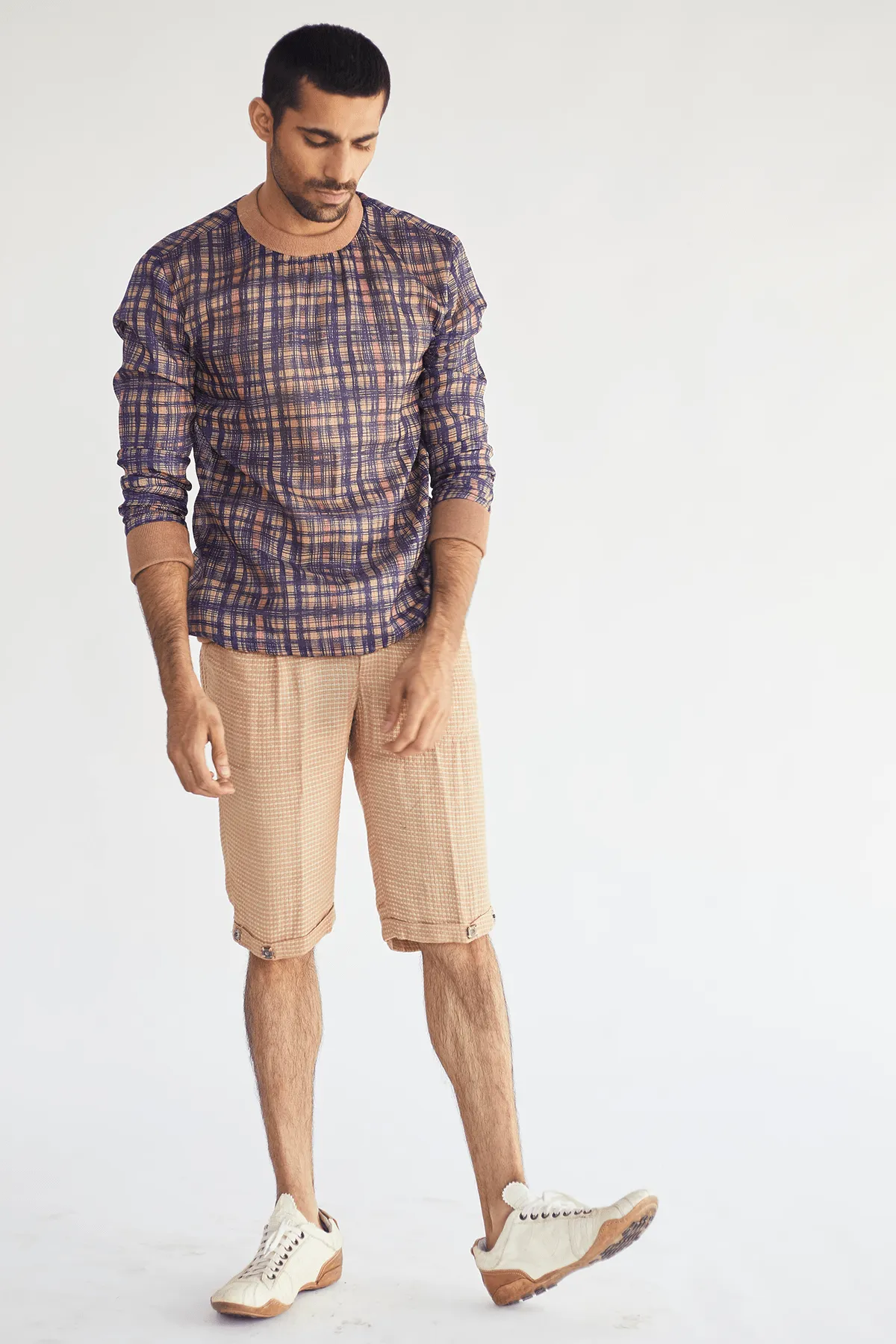 Jacket with sketchy Prints Pullover Tunics and Checked Shorts