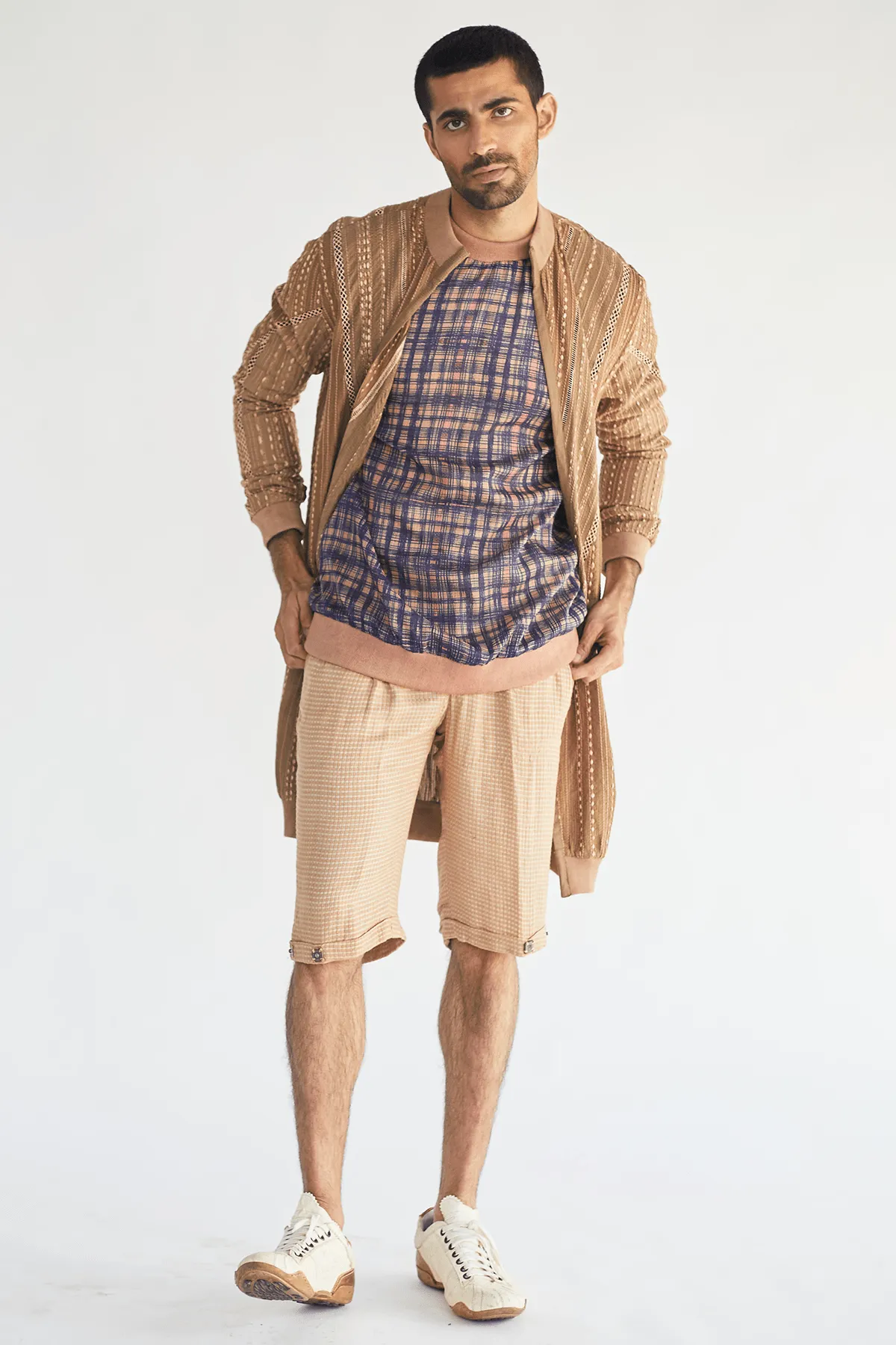 Jacket with sketchy Prints Pullover Tunics and Checked Shorts